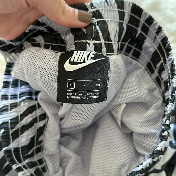 Nike Lounge Pants - Picture 3 of 4